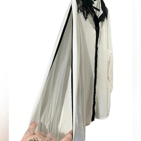 Claire France white and black button up shirt with open arms, size 18 - Picture 3 of 5